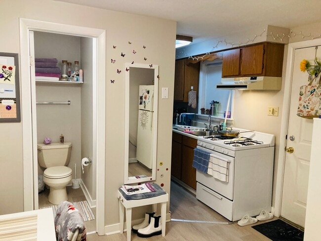 Building Photo - 1628 Lowrie Street Rear Unit LW 1628 - 1