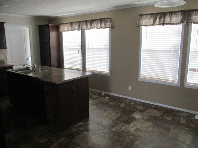 4 habitaciones, cocina - Kensington Meadows