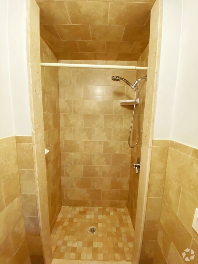 Building Photo - 1441 W 9th St Rental