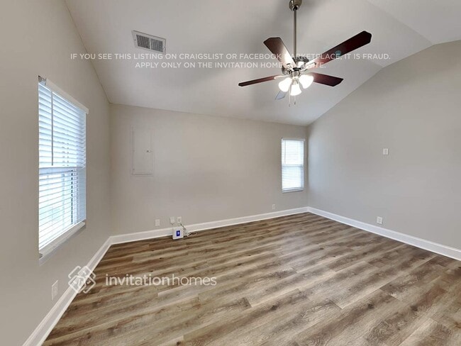 Photo - 916 Red Feather Trail