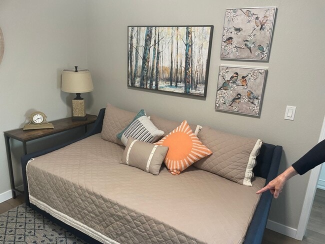 Photo - Beautiful fully furnished townhouse on the Eagle Hills golf course!!!