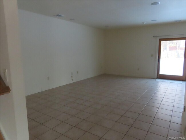 Photo - 71 Railroad Ave