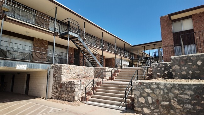 Photo - Diplomat Apartments