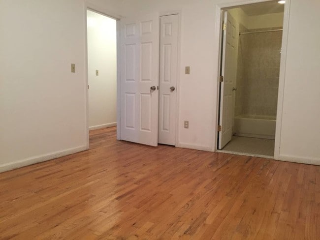 Photo - 4334 Baychester Ave