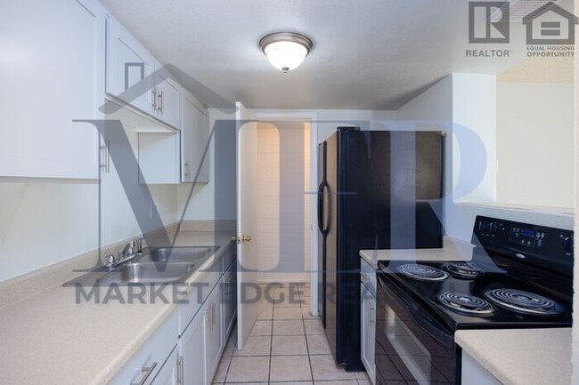 3Bed/1Bath House at 48th/Broadway! $399 MO... - 3Bed/1Bath House at 48th/Broadway! $399 MO...