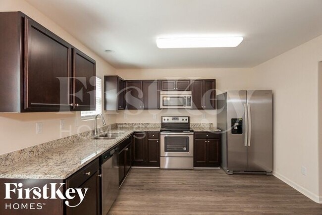 Photo - 4011 Maderia Dr NW