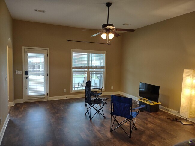 304 S Charity Ln