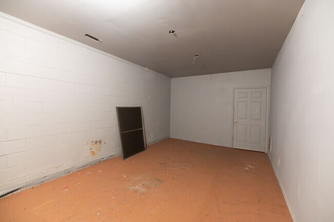 Photo - Spacious 3100 sq ft 3 bedroom 2.5 bath home on over 1.5 acres in Oak Ridge NC w/2 car garage