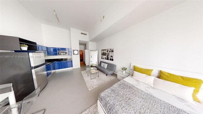 Photo - 253 NE 2nd St Unidad 327