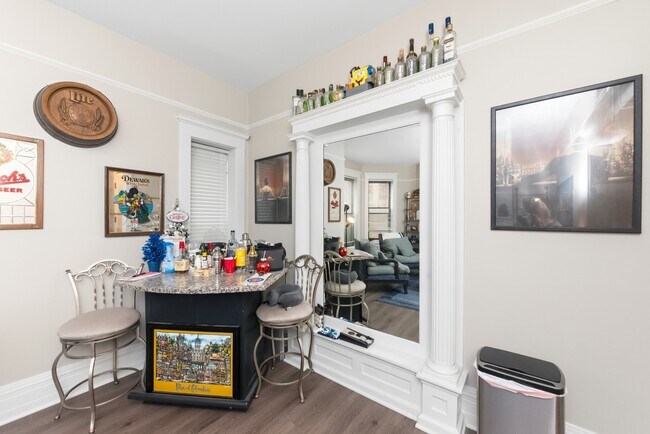 Photo - 954 W Cuyler Ave Unit 1E