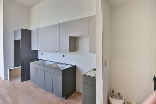 Photo - Brand New Studio in Wicker Park. 12' Ceili... Unit 204
