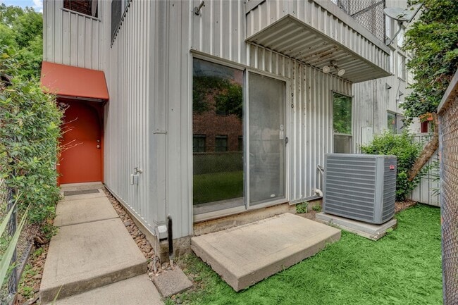 Photo - 910 Ruthven St