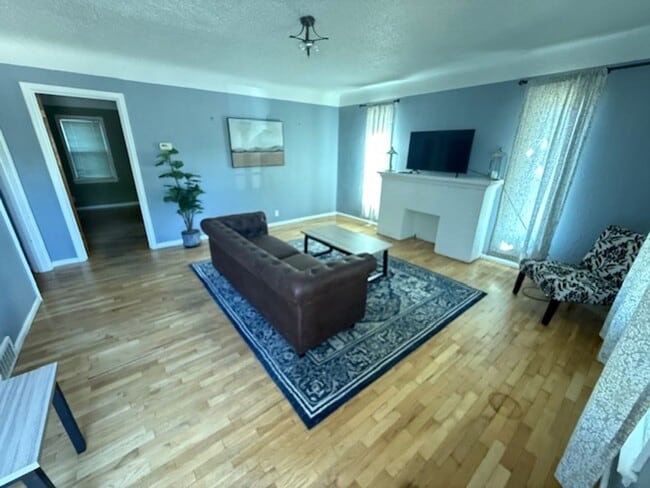 903 N 25th St Unit Upstairs