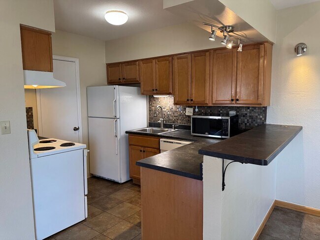 Photo - 625 Manhattan Pl