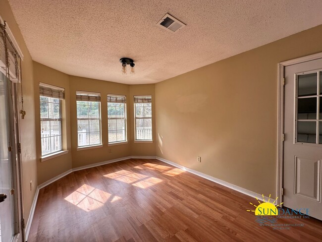 Photo - Beautiful 3 Bedroom Home in Mary Esther!