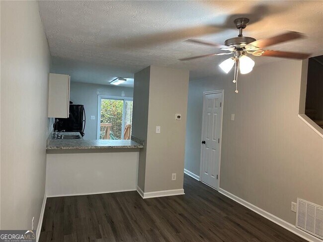 Photo - 5144 Spring St