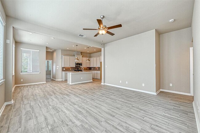 Photo - 572 Long Leaf Dr