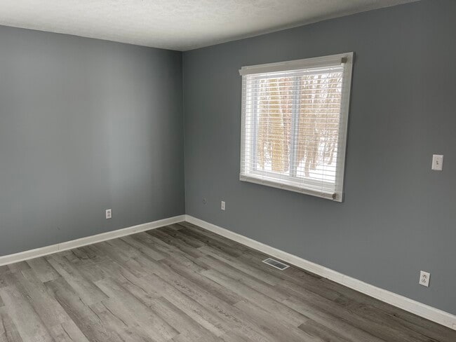 Photo - 1592 E 236th St