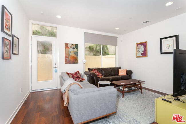 Photo - 2924 Rowena Ave Unit 1