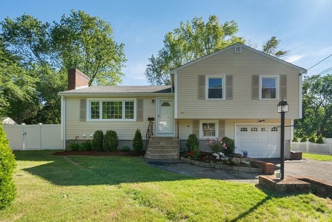 Building Photo - 221 Totten Pond Rd