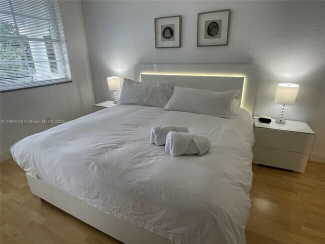 Photo - 3255 NE 184th St Unidad 12409