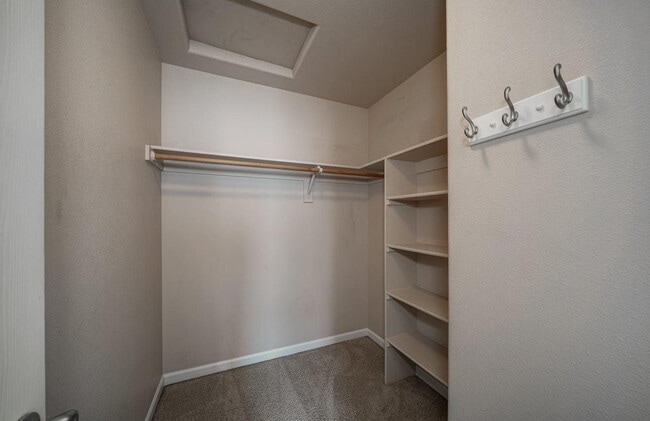 Building Photo - 4bd/2.5ba House with Washer/Dryer & Fully Fenced Yard!