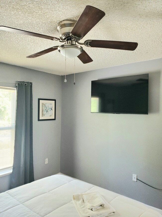 Photo - 11319 Nettlebrook St E