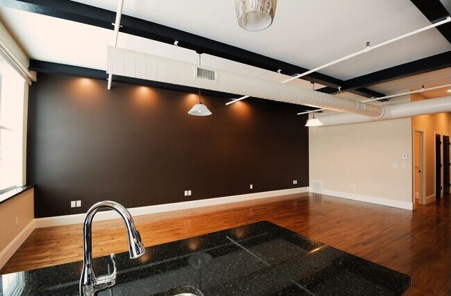 Photo - Harden Plaza