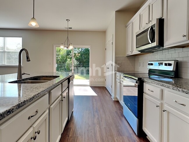 Photo - 1125 Amberly Wy