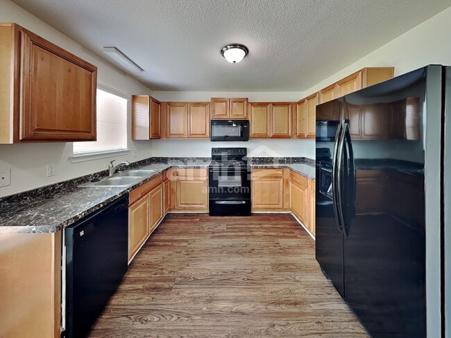 Photo - 210 Phillips St