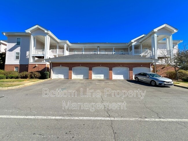 Building Photo - 9036 Meadow Vista Rd