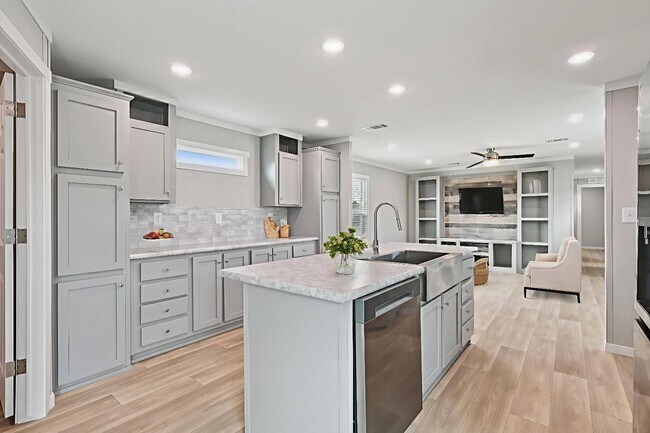 Photo - 1030 Monarch Dr