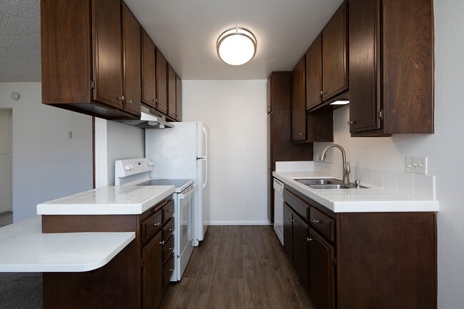 Photo - Twin Cypress Apartments