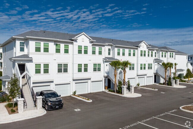 16885 Amaranth Dr Land O Lakes, FL - Altis Grand Suncoast Apartments