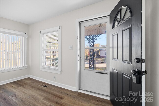 Photo - 807 N Morris St