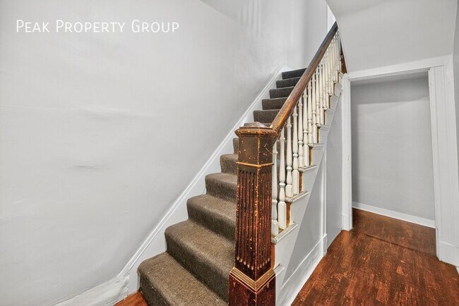Photo - 2359 Stratford Ave