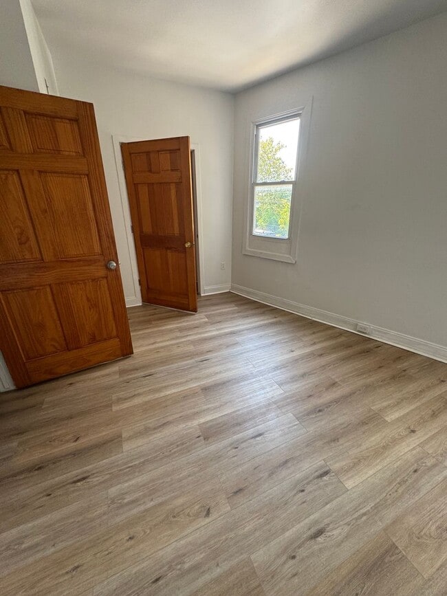 Photo - 4716 Woodland Ave Unit 2F