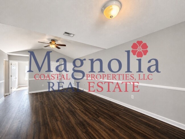 Photo - 4 Bedrooms, 2.5 Bathrooms in Live Oak Subdivision