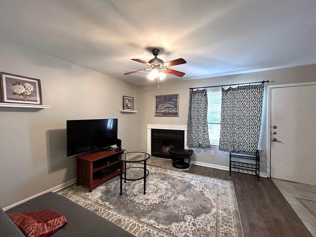 Photo - 1902 Dartmouth St