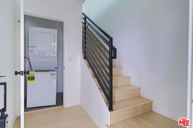 Photo - 11812 Gilmore St