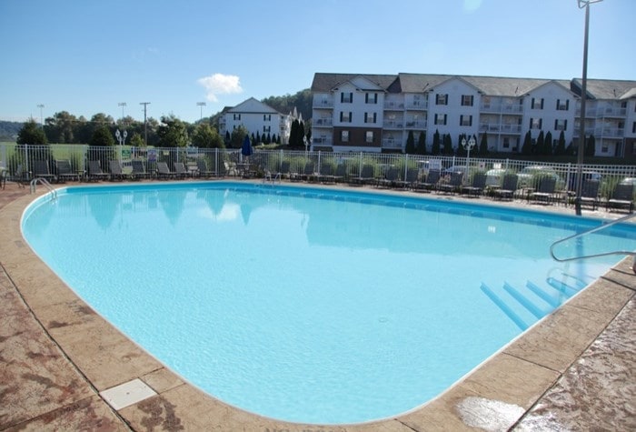 Pool - River's Edge Apartments