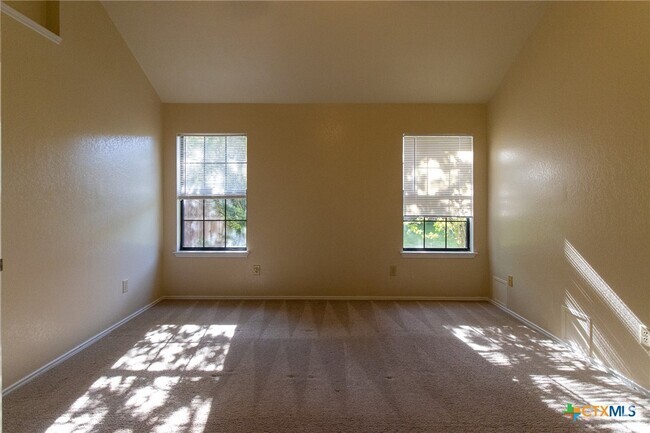 Building Photo - 205 Tomahawk Dr Rental
