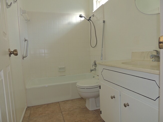 Photo - 1461 Moore Ave