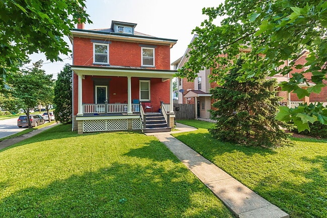 Building Photo - 3036 Urwiler Ave Unit 2