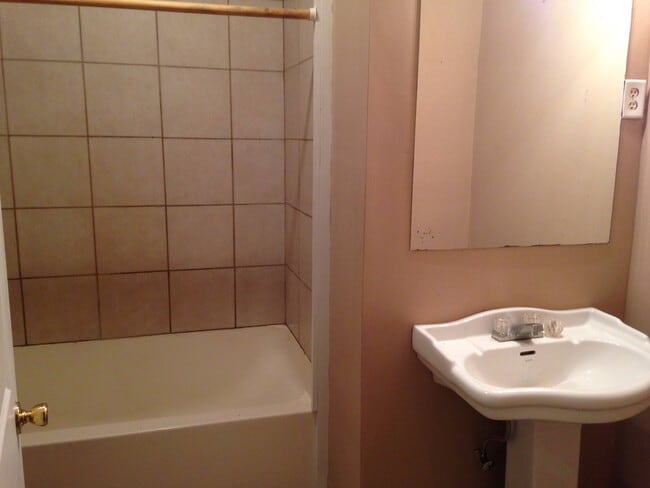 Photo - 2960 Pierpont Ave