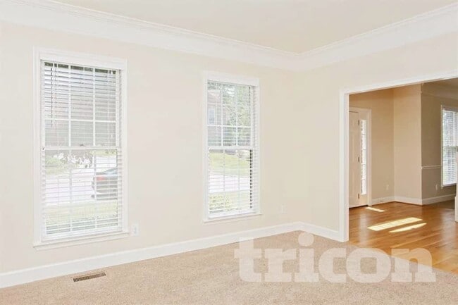 Photo - 105 Saddlebridge Ln