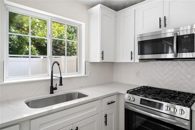 Photo - 872 Windcroft Cir NW