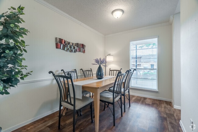 2BR, 2BA - 1,040SF - Dining Room