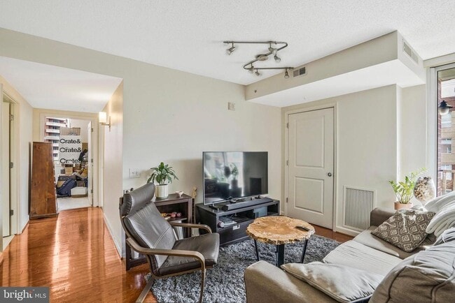 Photo - 880 N Pollard St Unit 904