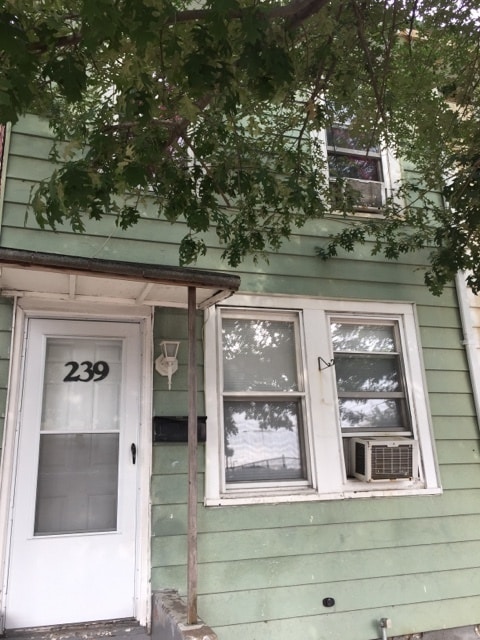 3 bed / 1 bath home - 3 bed / 1 bath home